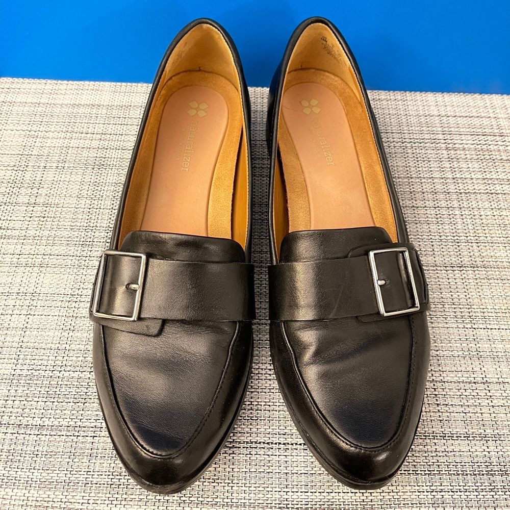 NATURALIZER WOMEN’S LEATHER DRESS LOAFER. Size 10M.